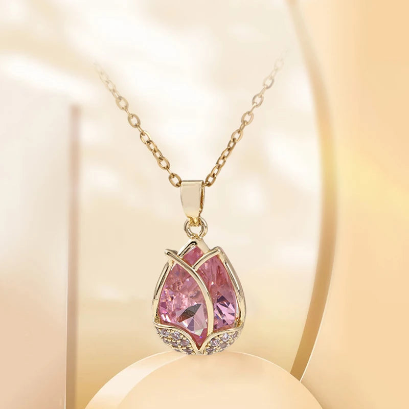 Colar de Senhora Tulip – Luxo e Brilho com Pendente em Flor de Tulipa em Aço Titânio e Cristais