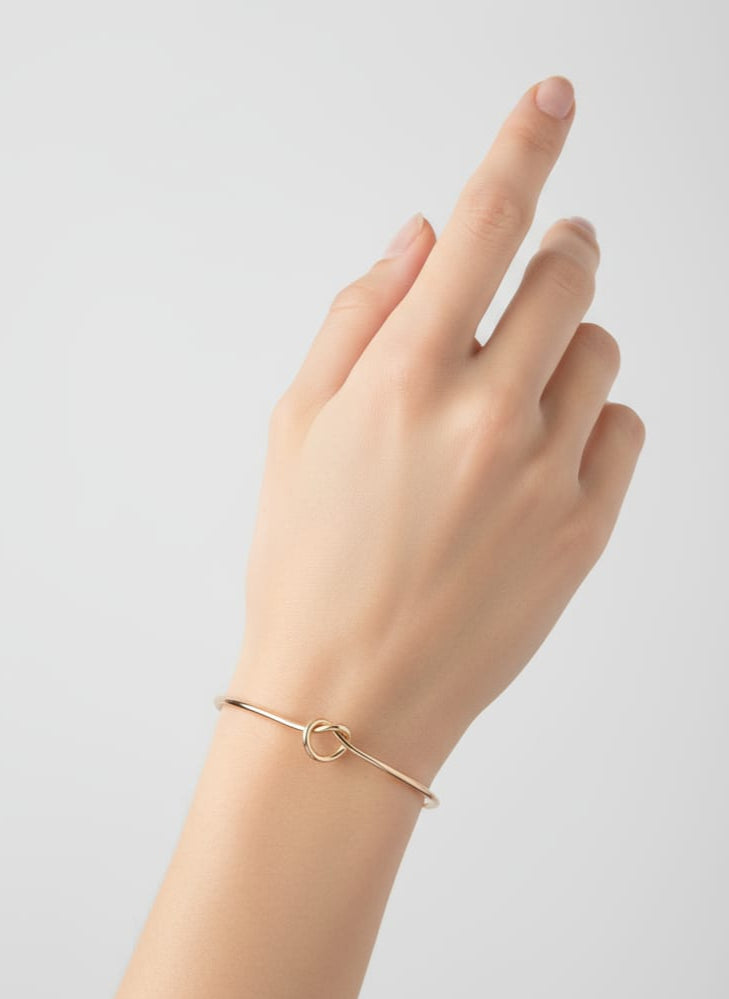 Bracelete Bella Cuff - Design Geométrico Minimalista Chic em Aço Inoxidável com Banhado a Ouro