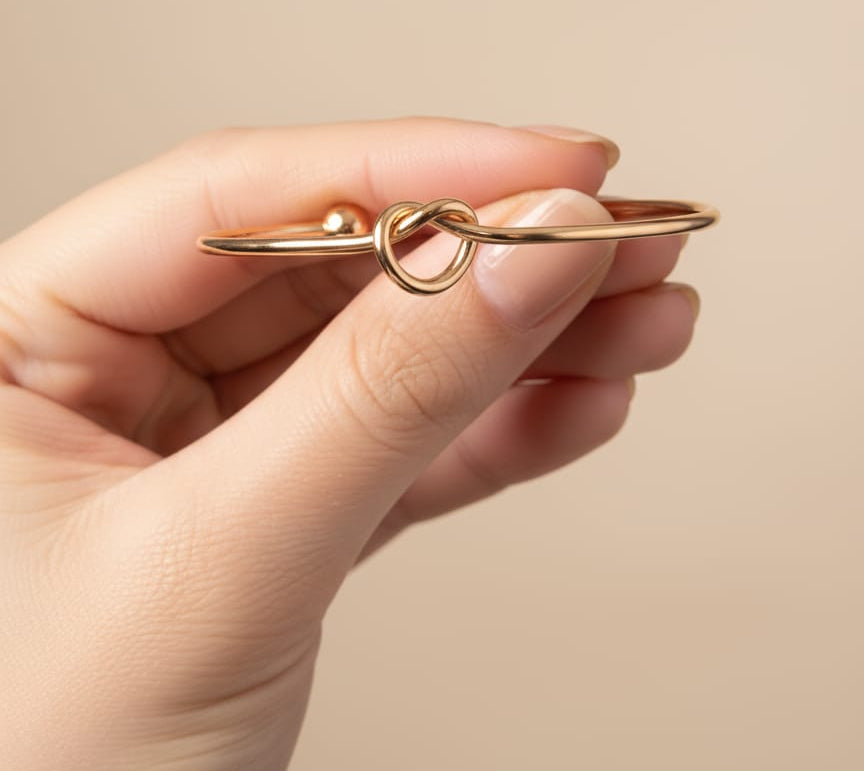 Bracelete Bella Cuff - Design Geométrico Minimalista Chic em Aço Inoxidável com Banhado a Ouro